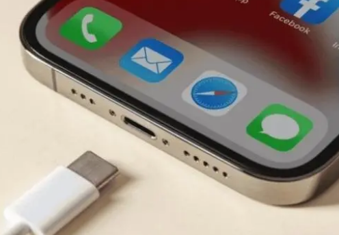 巴塘苹果15维修分享iPhone15改USB-C接口后能和安卓用户互借充电器吗 